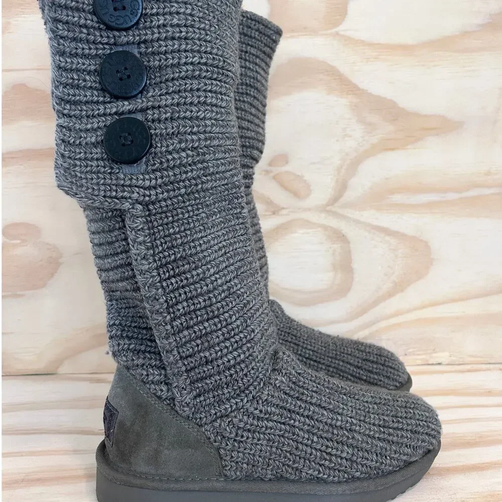 UGG - Classic Cardy Knit - Boots - Gray - Women's - 7 - S/N 1016555